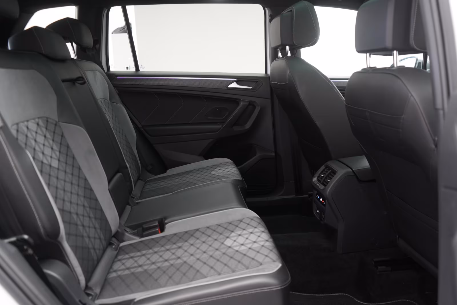 (B-063) Volkswagen Tiguan Allspace 2.0 TDI 4Motion DSG R-Line ACC/V - Image 10