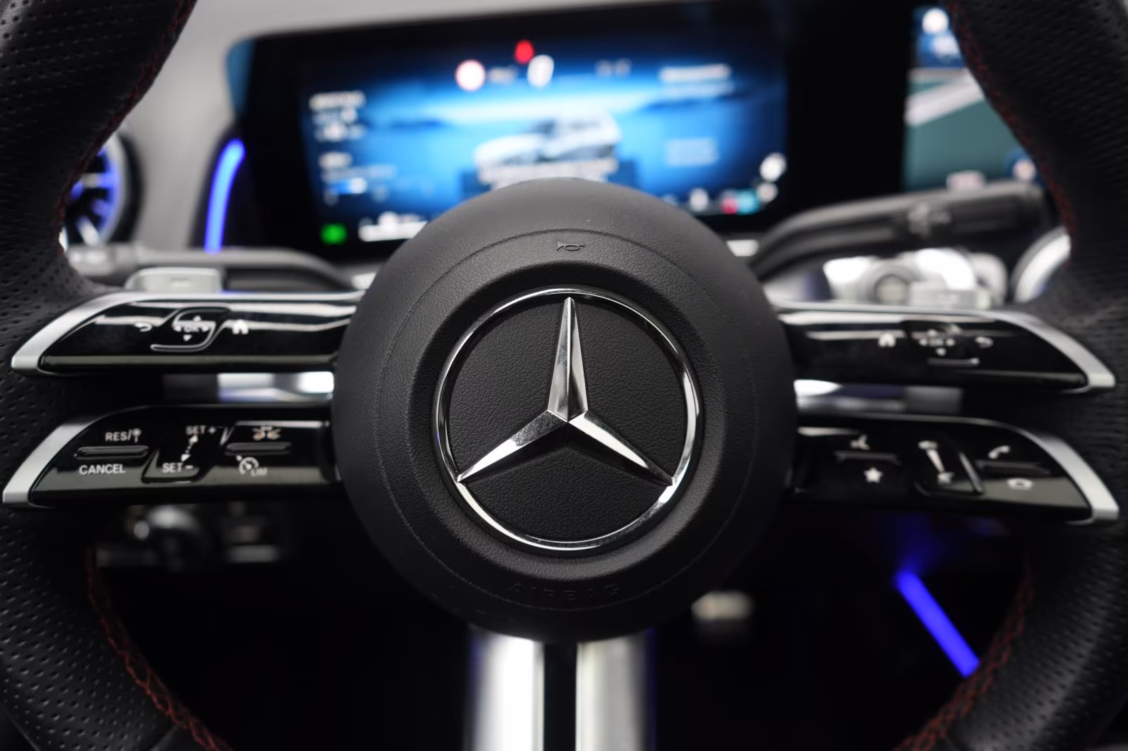 (B-708)  Mercedes-Benz GLB 220 d 4Matic 8G-DCT AMG Line Advanced - Image 13