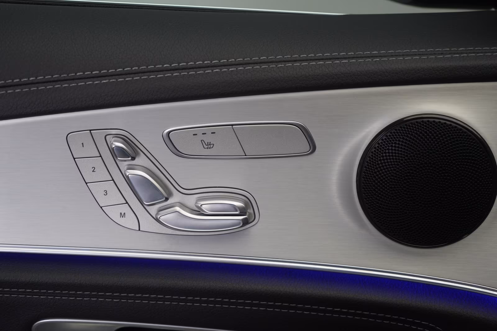 (B-599) Mercedes-Benz(7 ghế) E 300 d 4Matic T 9G-Tronic AMG Distroni - Image 12