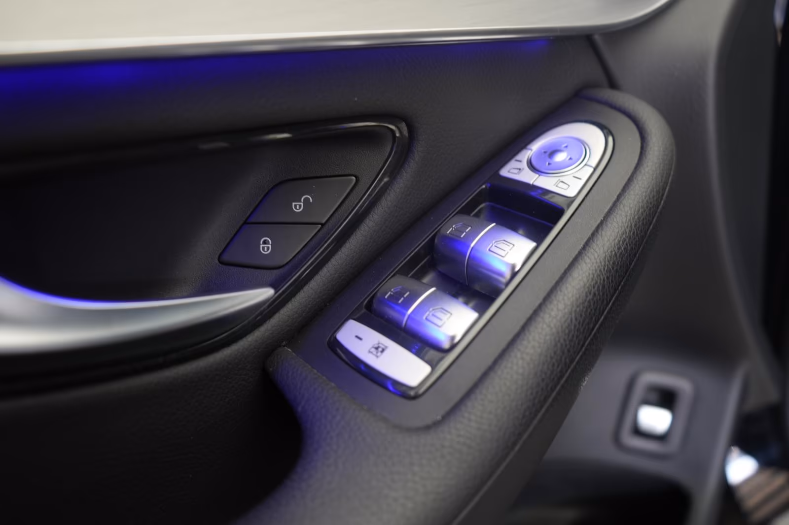 (B-482) Mercedes-Benz(Hybrid) GLC 300 de 4Matic 9G-Tronic Temp/Kamera/HUD - Image 13