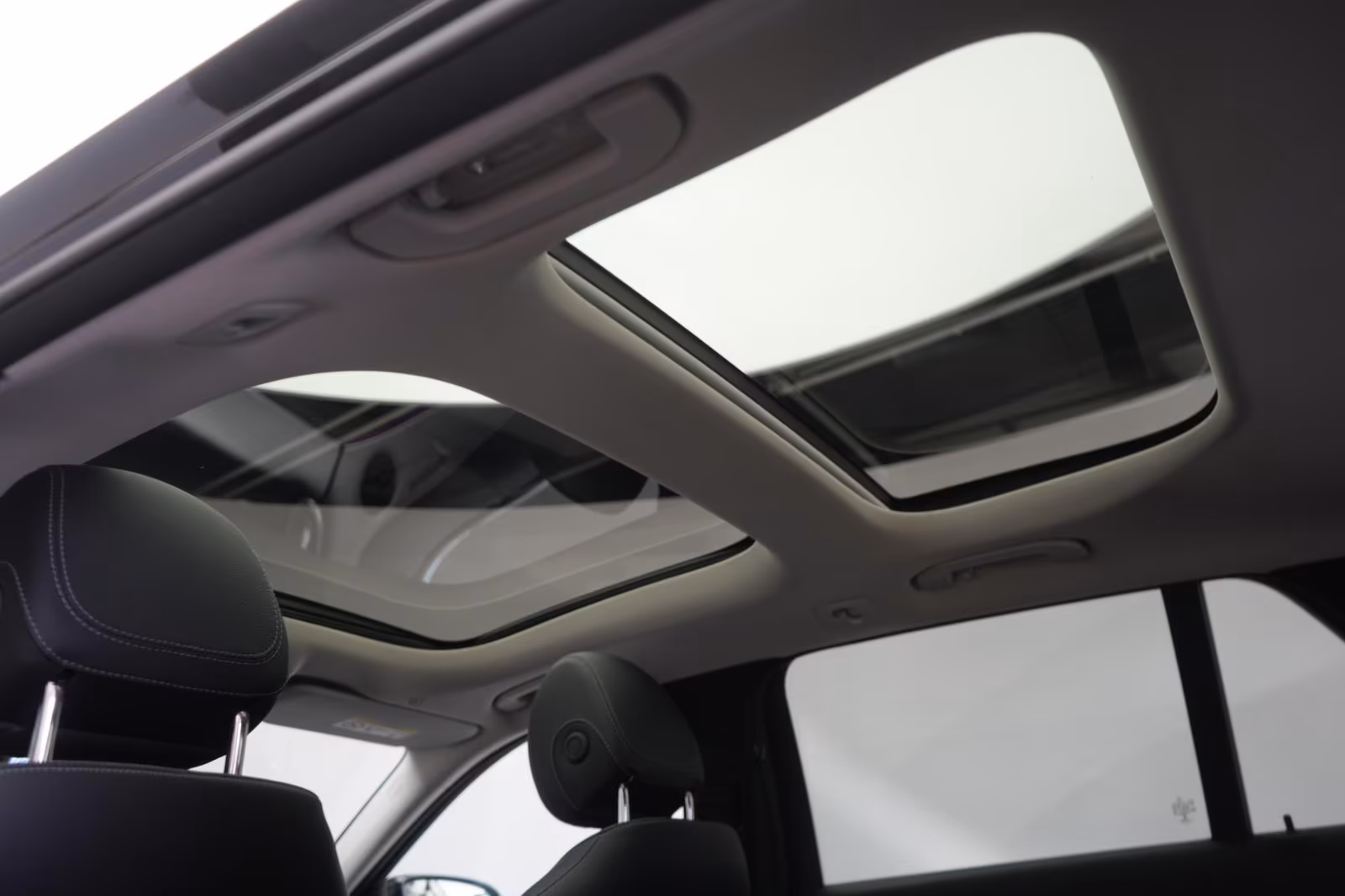 (B-360) Mercedes-Benz(Hybrid) E 300 e T 9G-Tronic Avantgarde Temp/Kamera/Pa - Image 12
