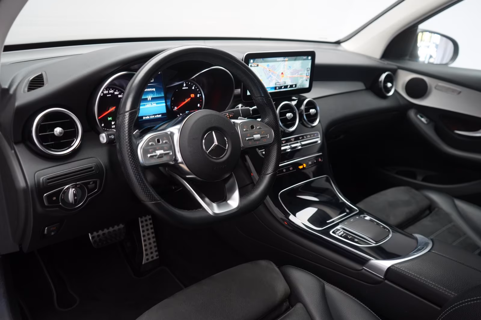 (B-178) Mercedes-Benz(Hybrid) GLC 300 de 4Matic 9G-Tronic AMG CarPlay/Temp/ - Image 8