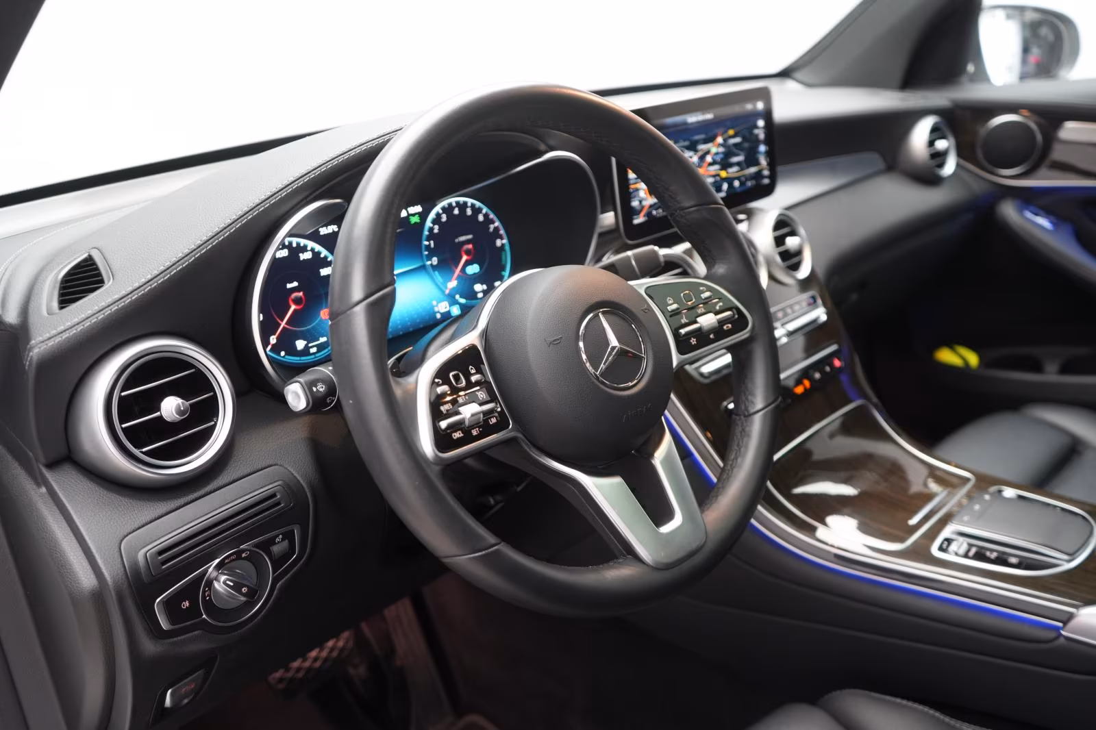 (B-396) Mercedes-Benz(Hybrid) GLC 300 e 4Matic 9G-Tronic Pano/Leder/360 Kamera - Image 8