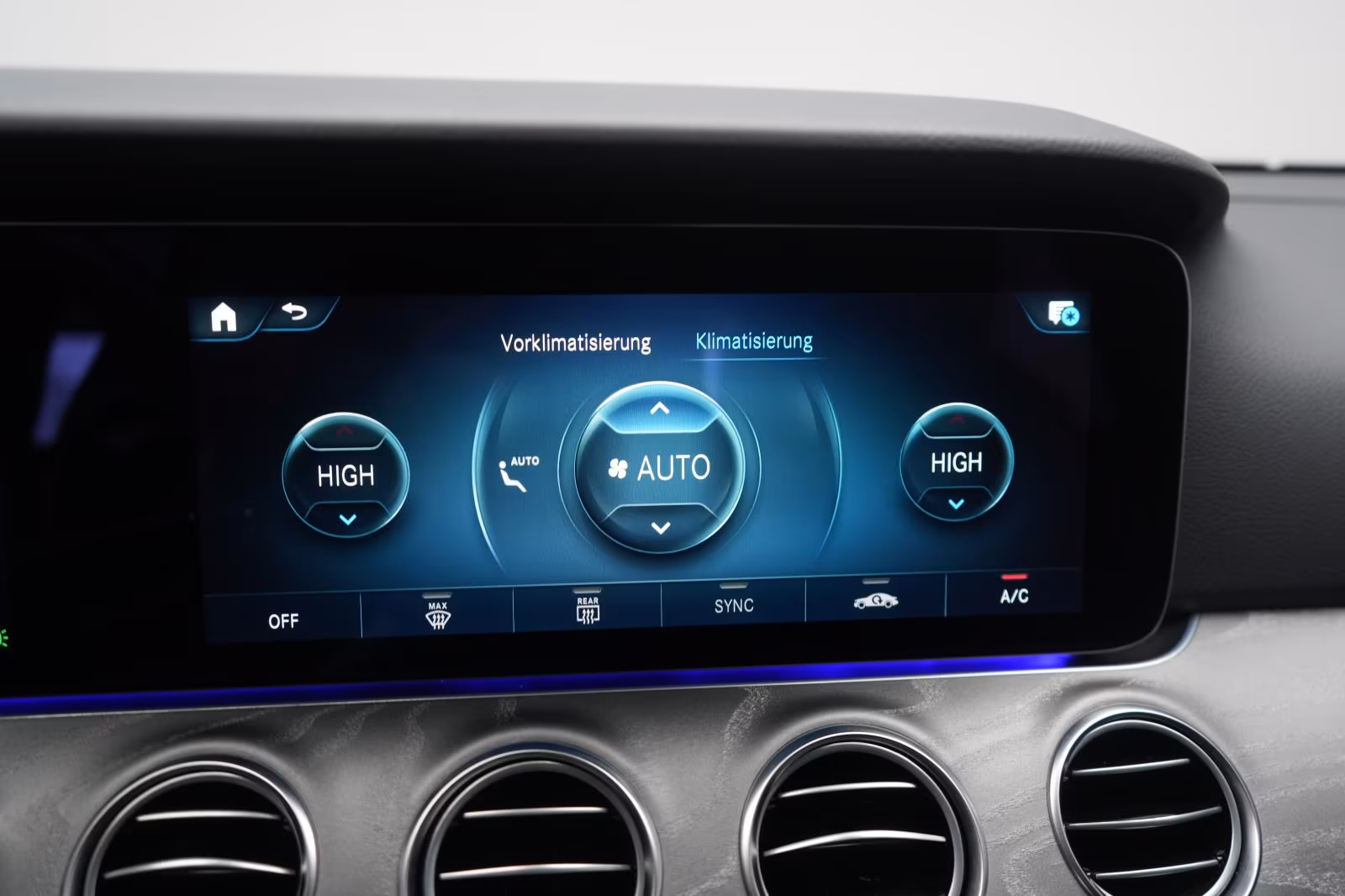 (B-567) Mercedes-Benz(Hybrid) E 300 de 9G-Tronic Avantgarde - Image 12