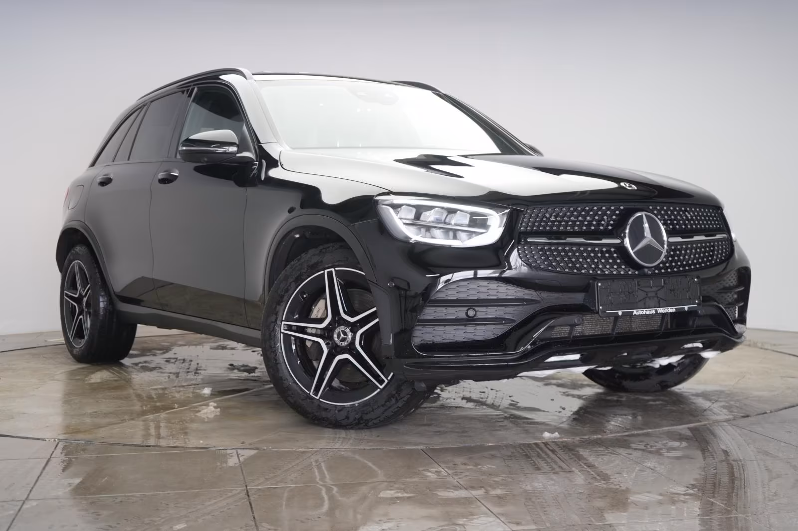 (B-739) Mercedes-Benz GLC 300 d 4Matic 9G-Tronic AMG Distronic/Kam - Image 1