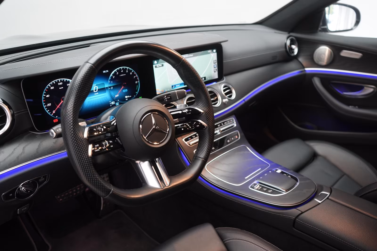 (B-115) Mercedes-Benz(Hybrid) E 300 e T 9G-Tronic AMG Softclose/Leder/HUD/Bu - Image 8