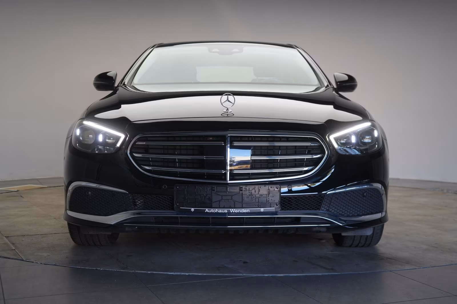 (B-128) Mercedes-Benz(Hybrid) E 300 de 9G-Tronic Exclusive Leder/Distronic/Ka - Image 2