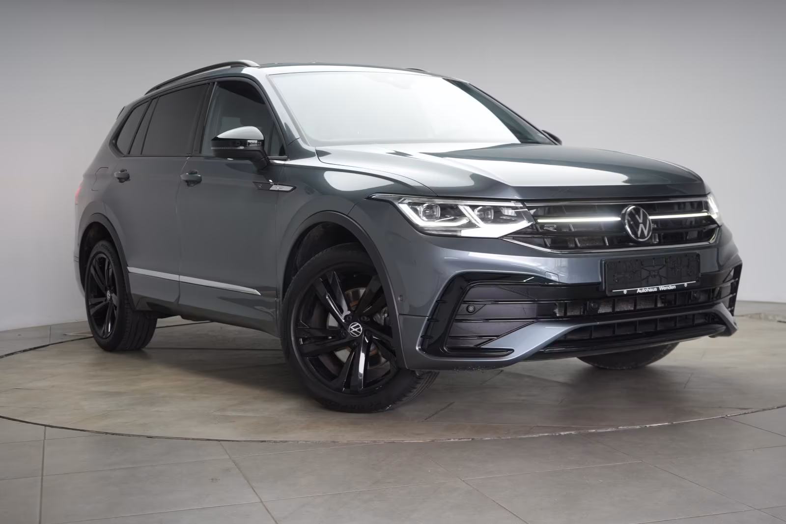 (B-606) Volkswagen Tiguan Allspace 2.0 TSI 4Motion DSG R-Line ACC/K - Image 1