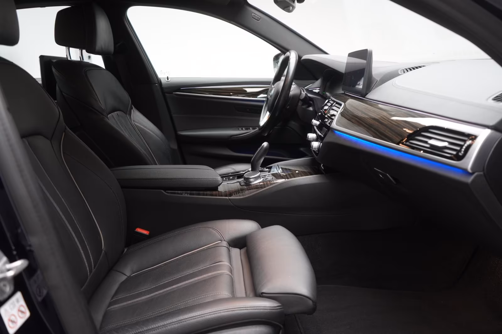 (B-568) BMW 520 i Luxury Line - Image 9