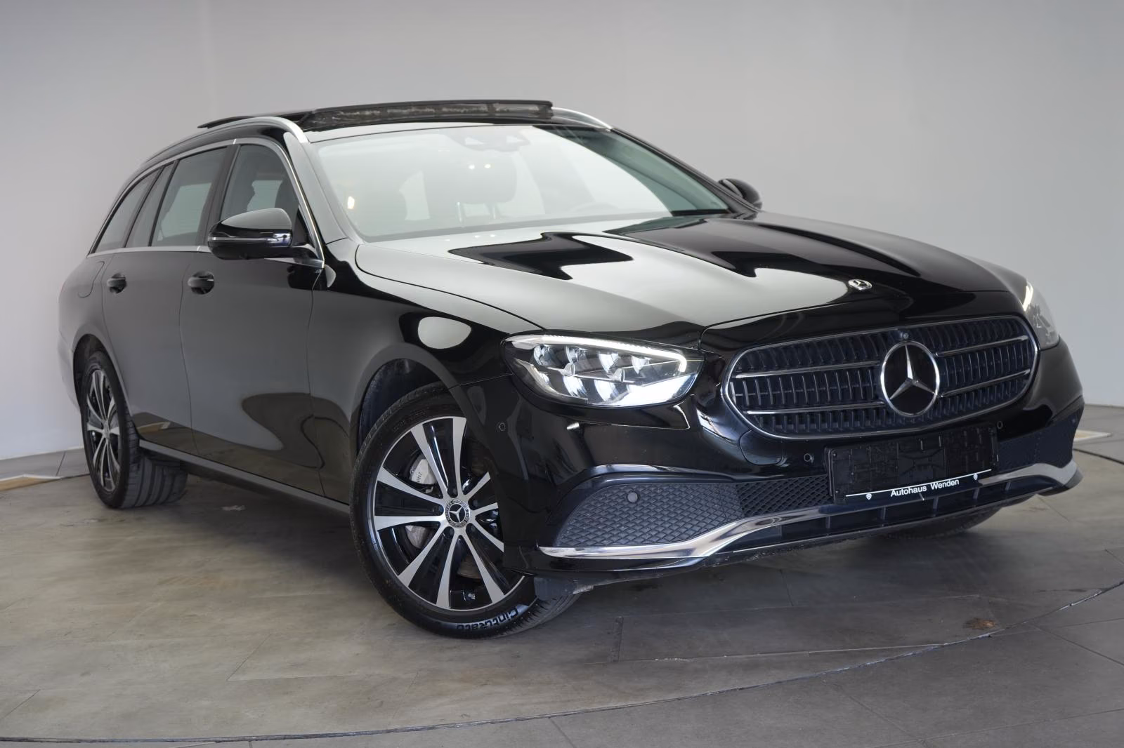 (B-039) Mercedes-Benz(Hybrid) E 300 de 4Matic T Avantgarde Leder/Distronic/Kam - Image 1