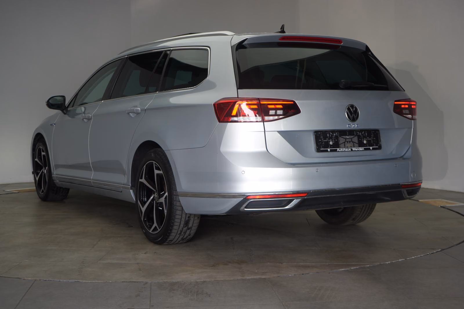 (B-617) Volkswagen(Hybrid) Passat Variant 1.4 TSI DSG GTE ACC/Kamera/Pano/L - Image 4