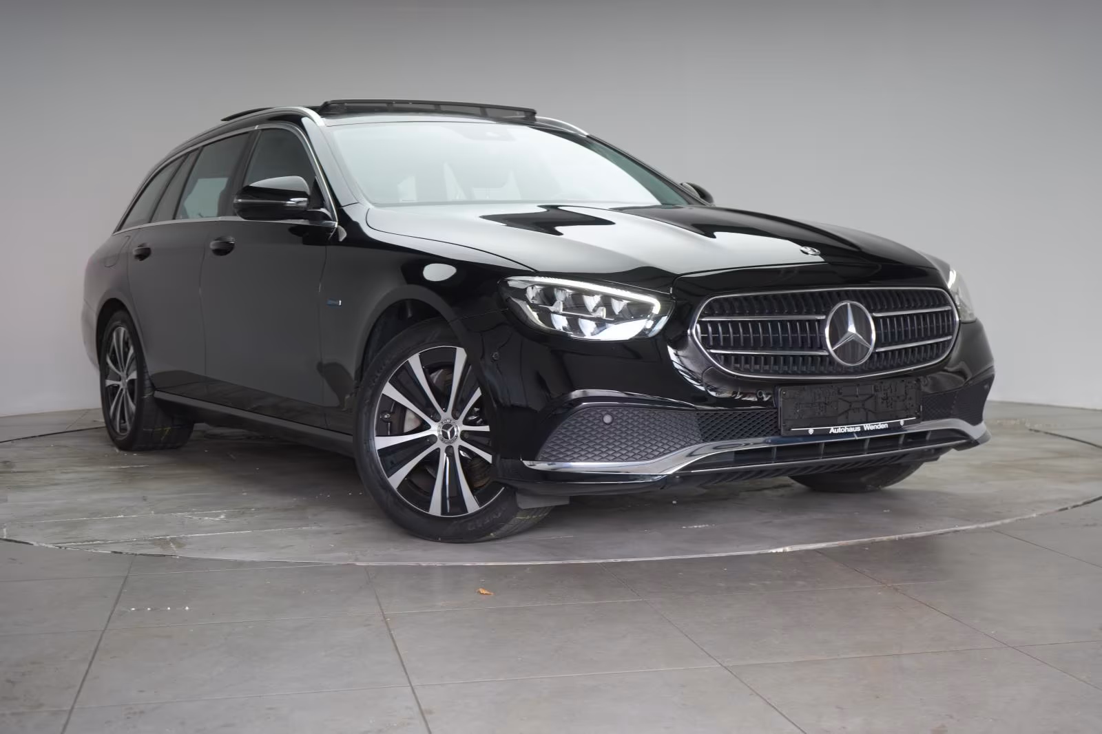 (B-378) Mercedes-Benz(Hybrid) E 300 e T 9G-Tronic Navi/Temp/Kamera/Pano/ - Image 1