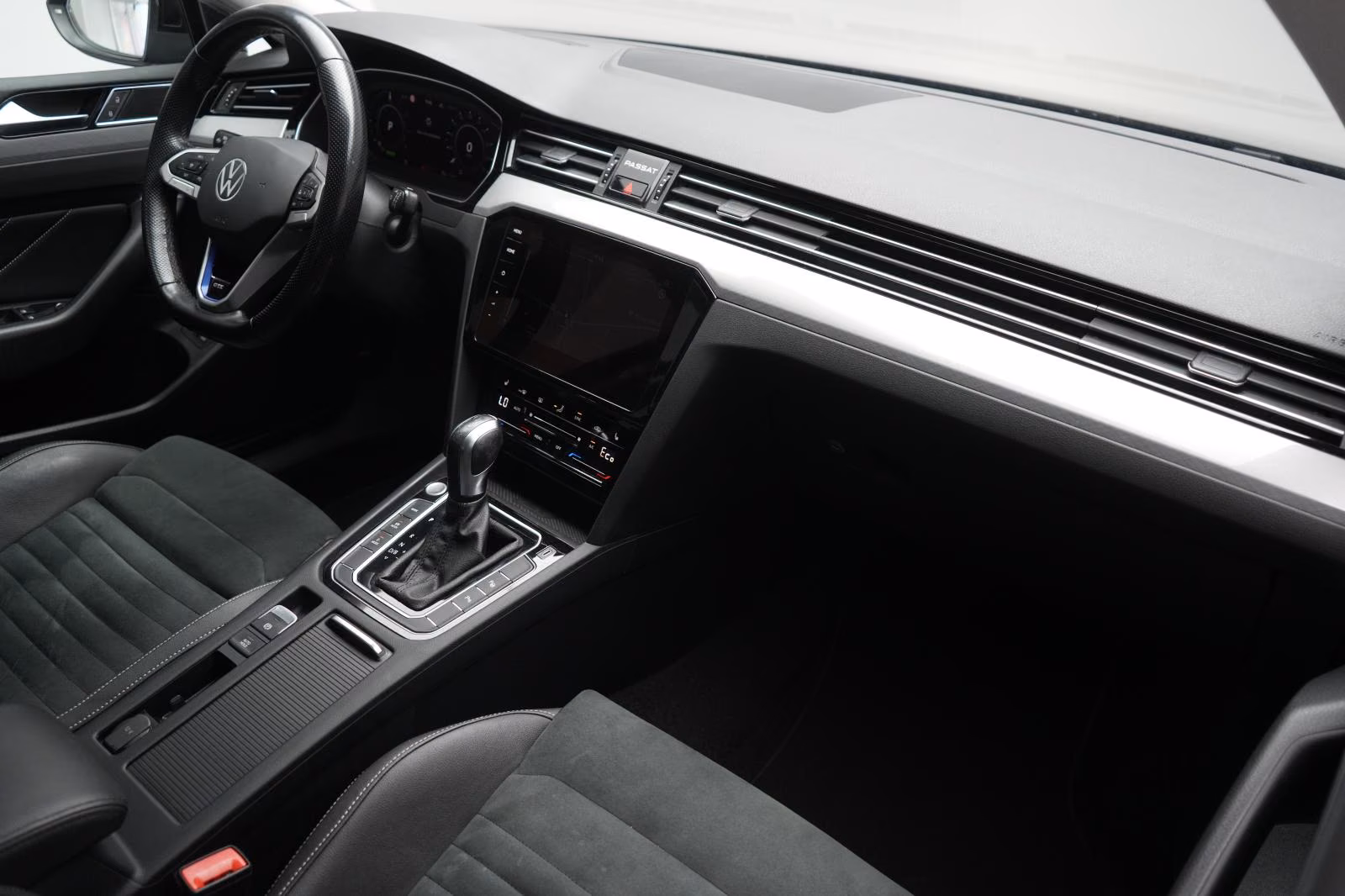 (B-639) Volkswagen(Hybrid) Passat 1.4 TSI Plug-In-Hybrid DSG GTE ACC/Kamera - Image 10