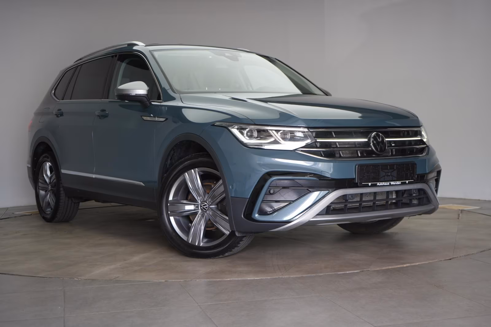 (B-623) Volkswagen Tiguan Allspace 2.0 TDI 4Motion DSG Elegance AHK - Image 1