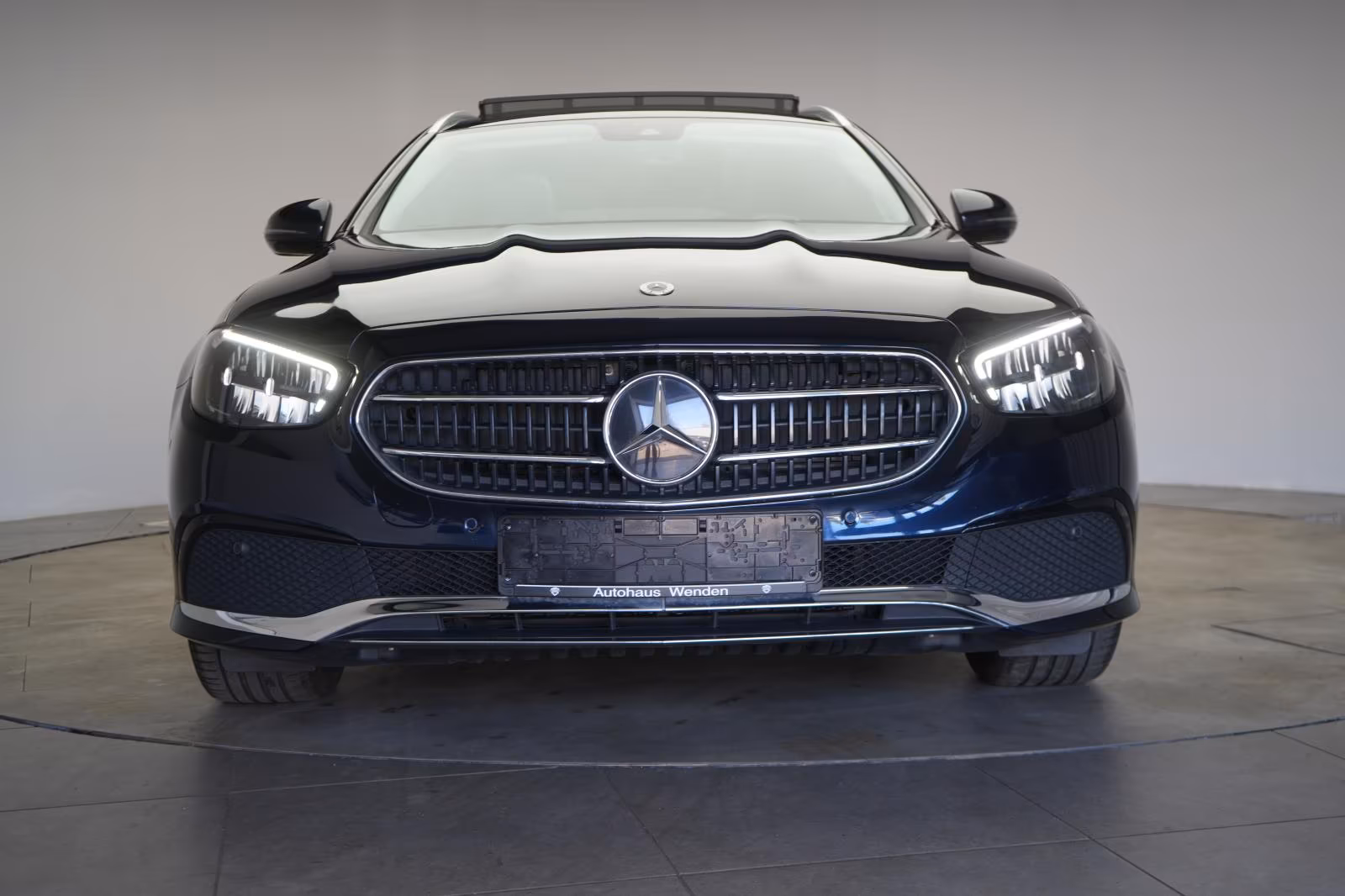 (B-664) Mercedes-Benz(Hybrid) E 300 E T 9G-Tronic Leder/Temp/Kamera/Pano/A - Image 2