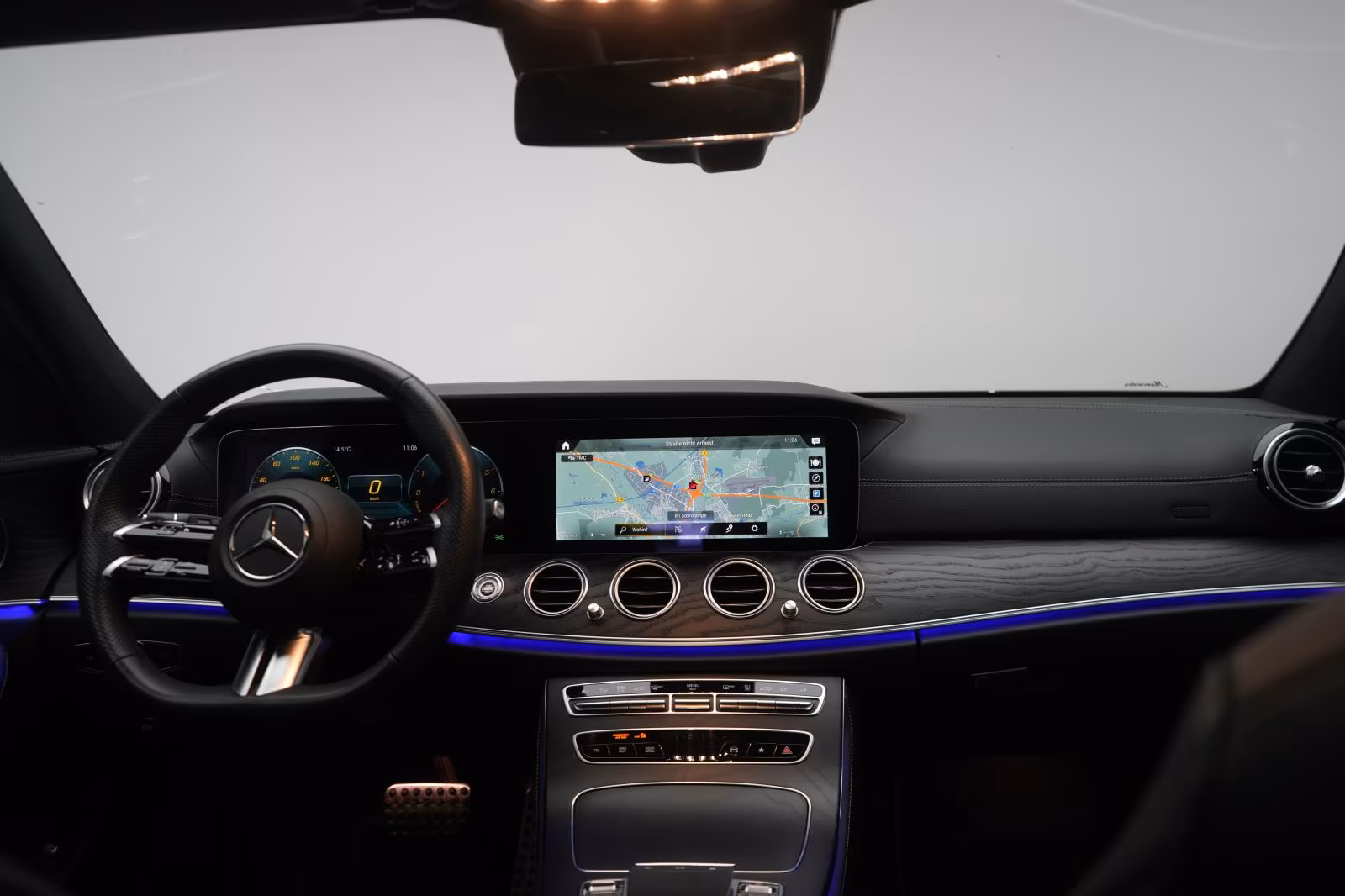 (B-141) Mercedes-Benz(Hybrid) E 300 de T 9G-Tronic AMG Distronic/Kamera/Pano - Image 13