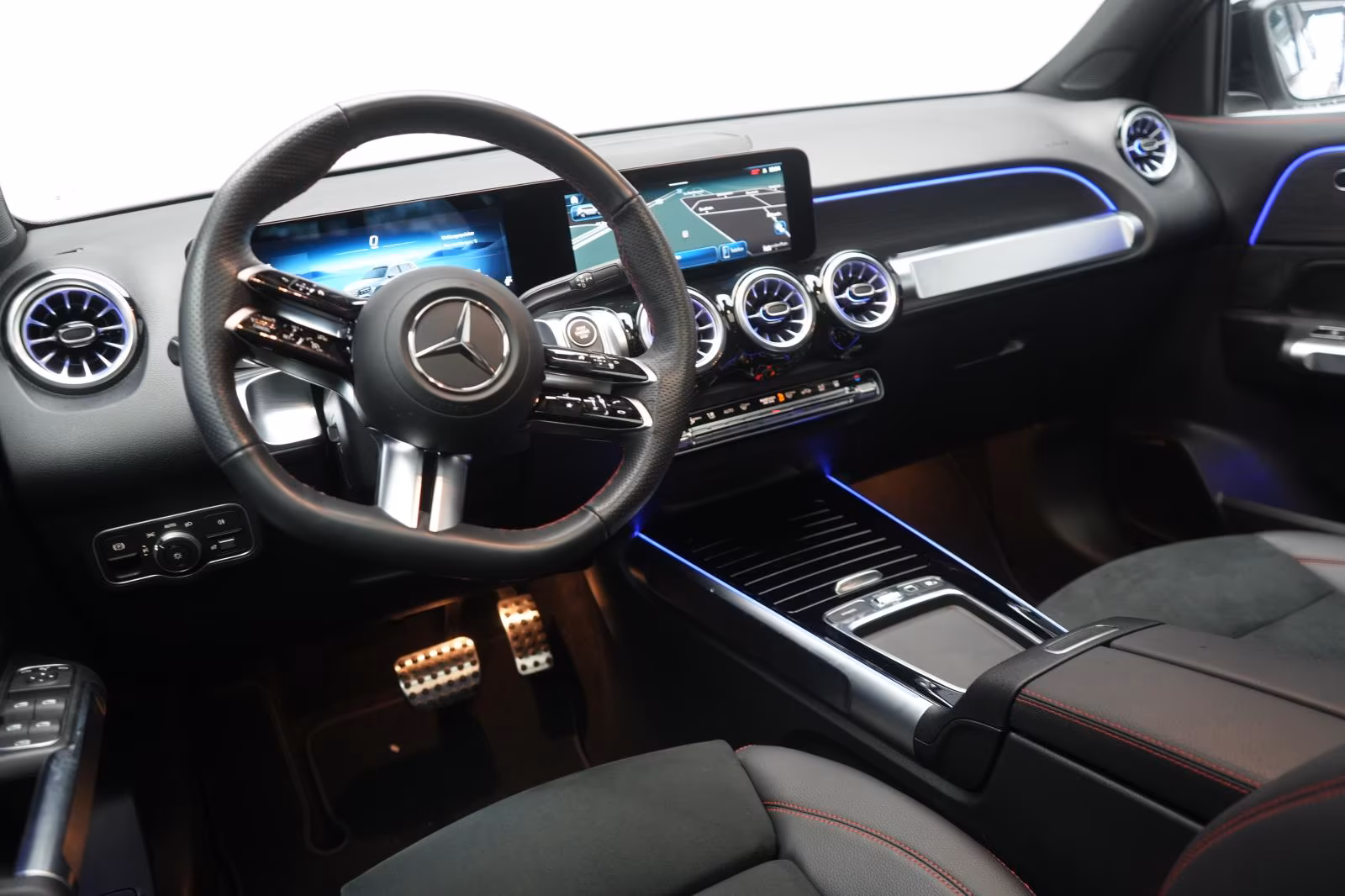 (B-708)  Mercedes-Benz GLB 220 d 4Matic 8G-DCT AMG Line Advanced - Image 7