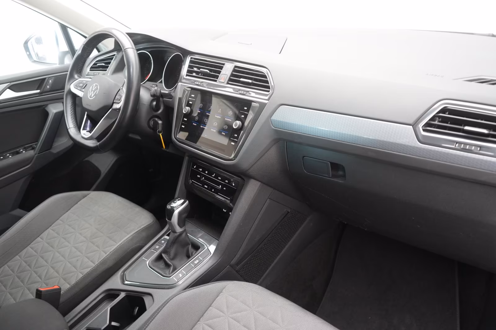 (B-040) Volkswagen Tiguan 1.5 TSI DSG ACC/Kamera/Lane/AHK/ - Image 9