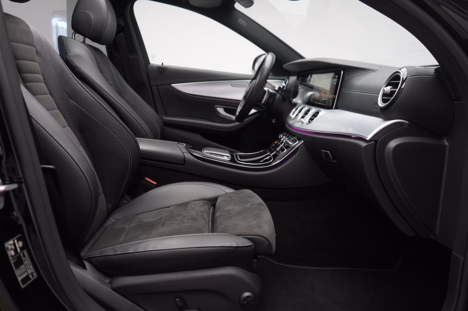 (B-468) Mercedes-Benz(Hybrid) E 300 de T 9G-Tronic AMG Distronic/Kamera/Pan - Image 9