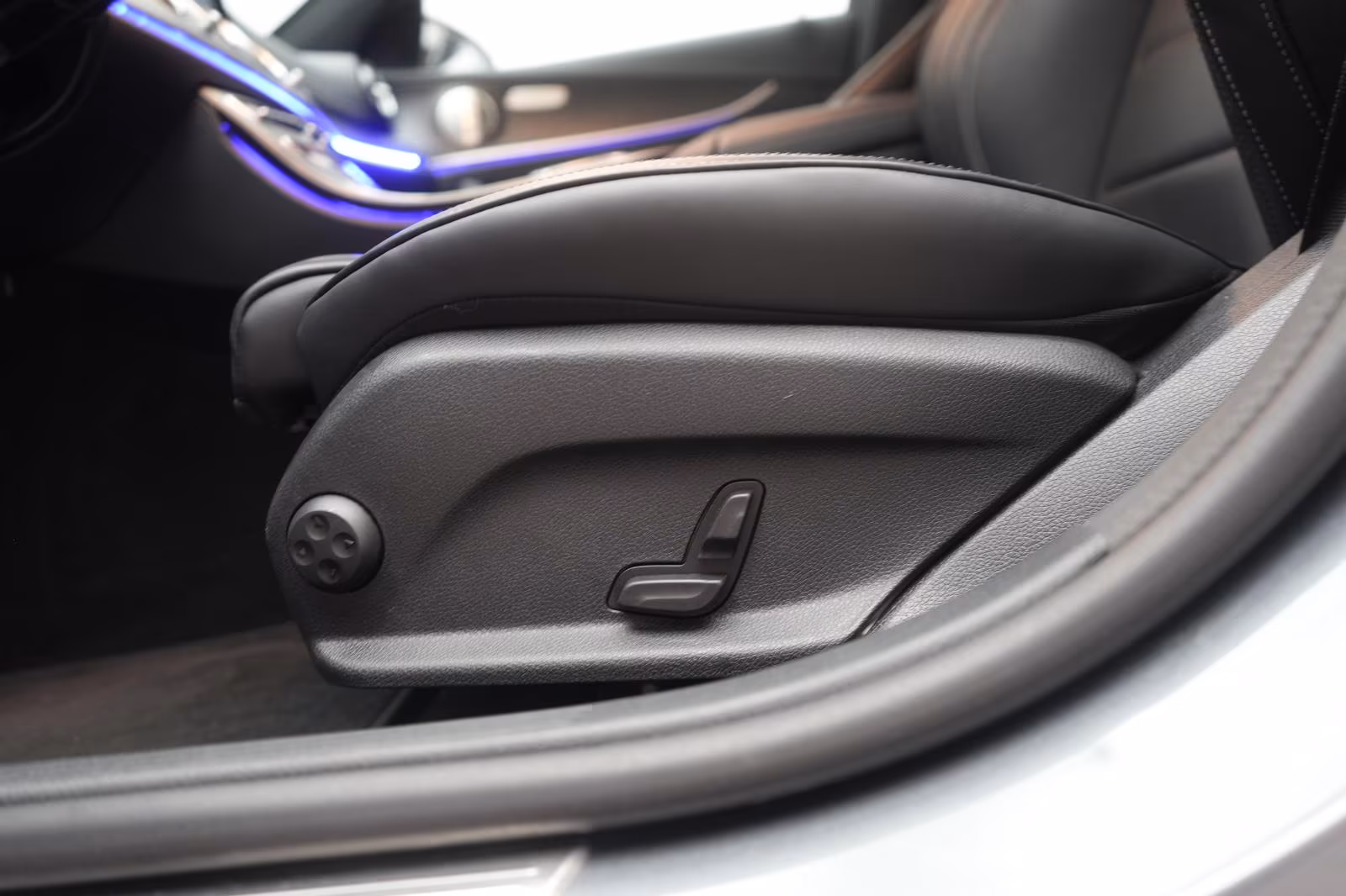 (B-115) Mercedes-Benz(Hybrid) E 300 e T 9G-Tronic AMG Softclose/Leder/HUD/Bu - Image 15