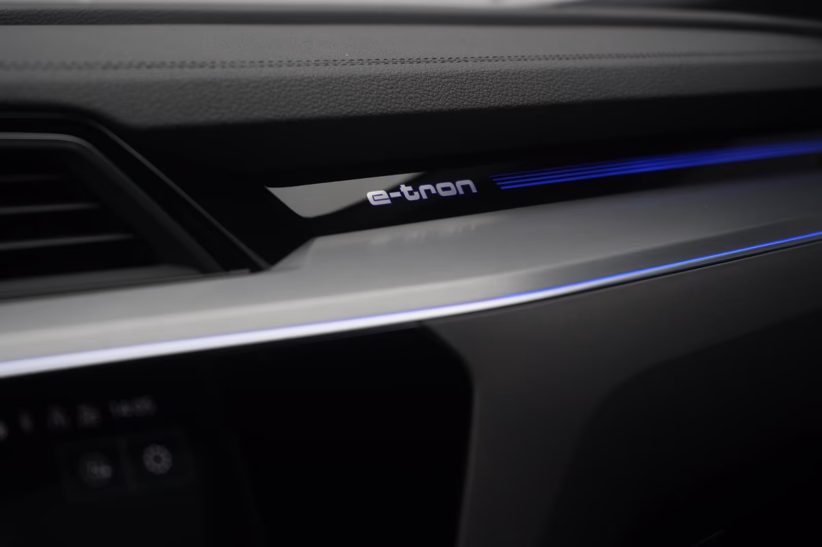 (B-587) Audi e-tron 55 quattro S line Matrix/Kamera/Pano/Virt - Image 15