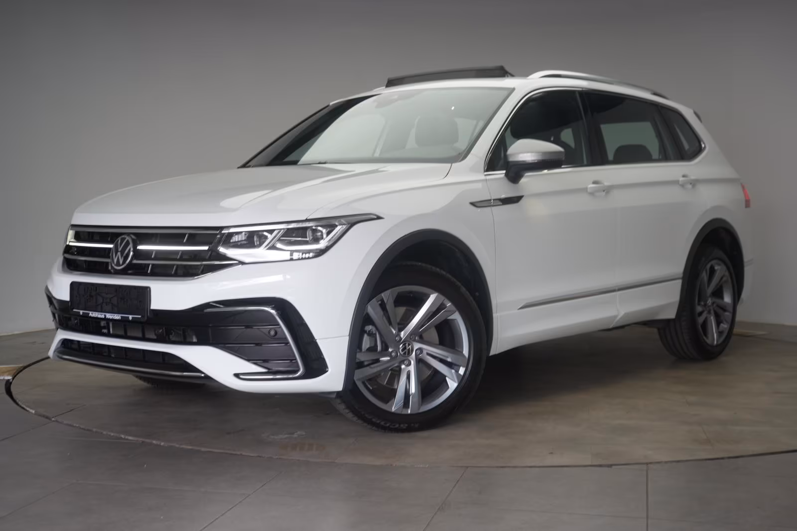 (B-372) Volkswagen Tiguan Allspace 2.0 TDI 4Motion DSG R-Line ACC/V - Image 3