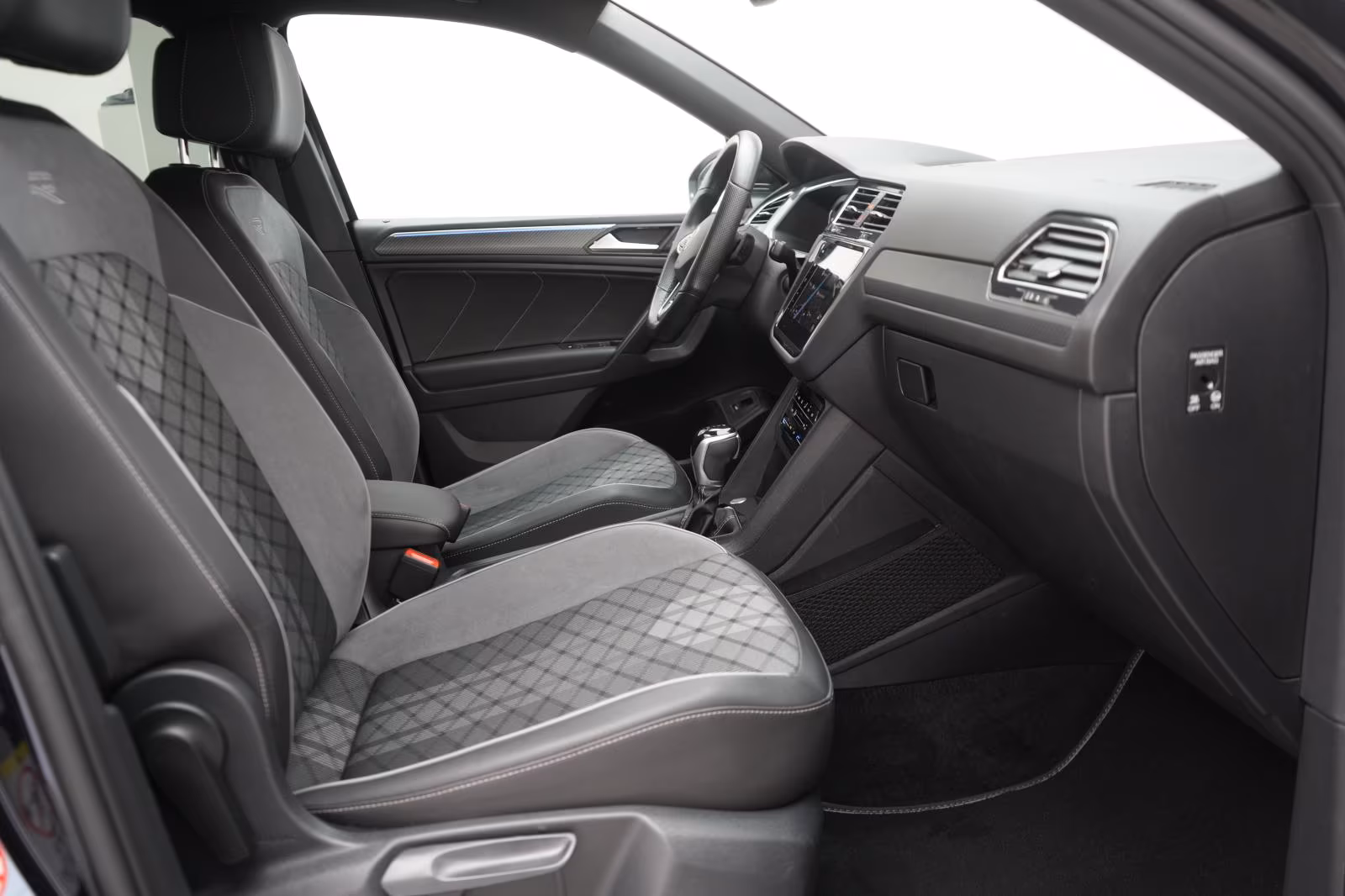 (B-422) Volkswagen(7 ghế) Tiguan Allspace 2.0 TDI 4Motion DSG R-Line ACC/K - Image 9