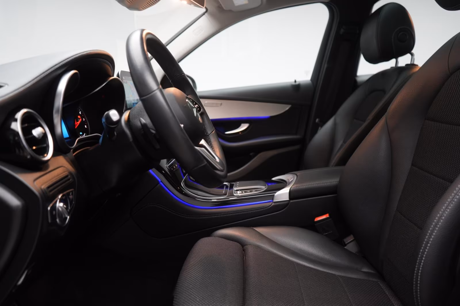 (B-503) Mercedes-Benz(Hybrid) GLC 300 e 4Matic 9G-Tronic Distronic/Kamera/P - Image 6