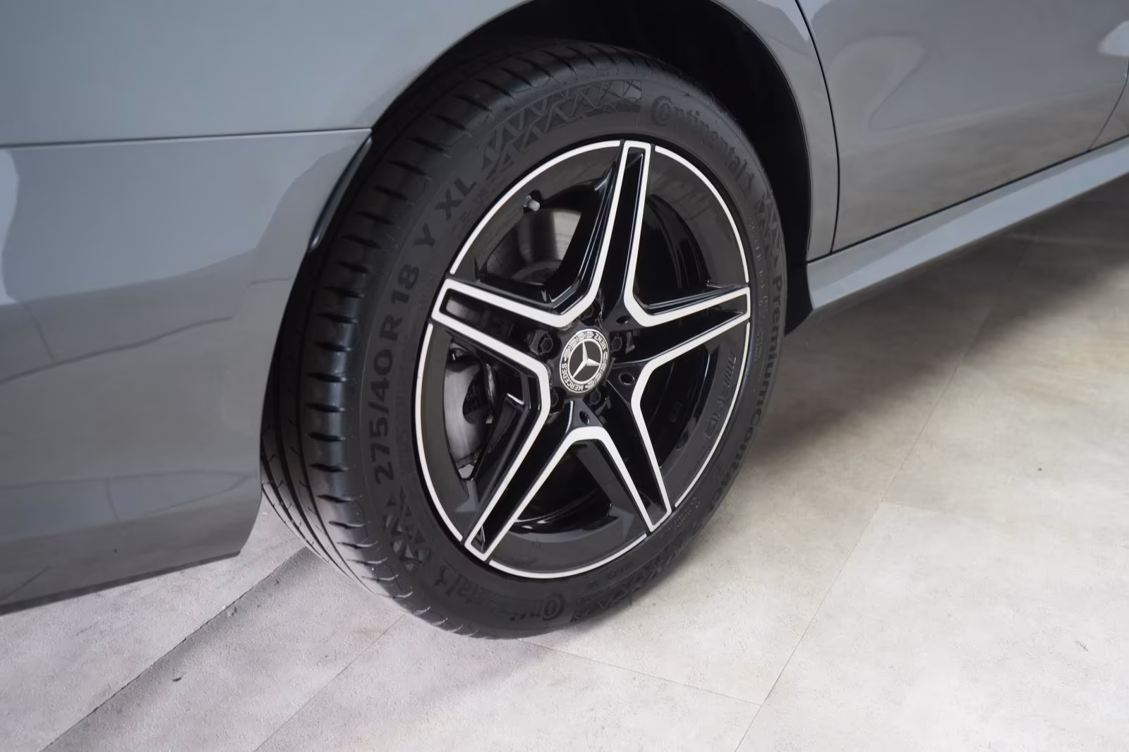 (B-575) Mercedes-Benz(Hybrid) E 300 de 4Matic 9G-Tronic AMG Distronic/Kamera/P - Image 26