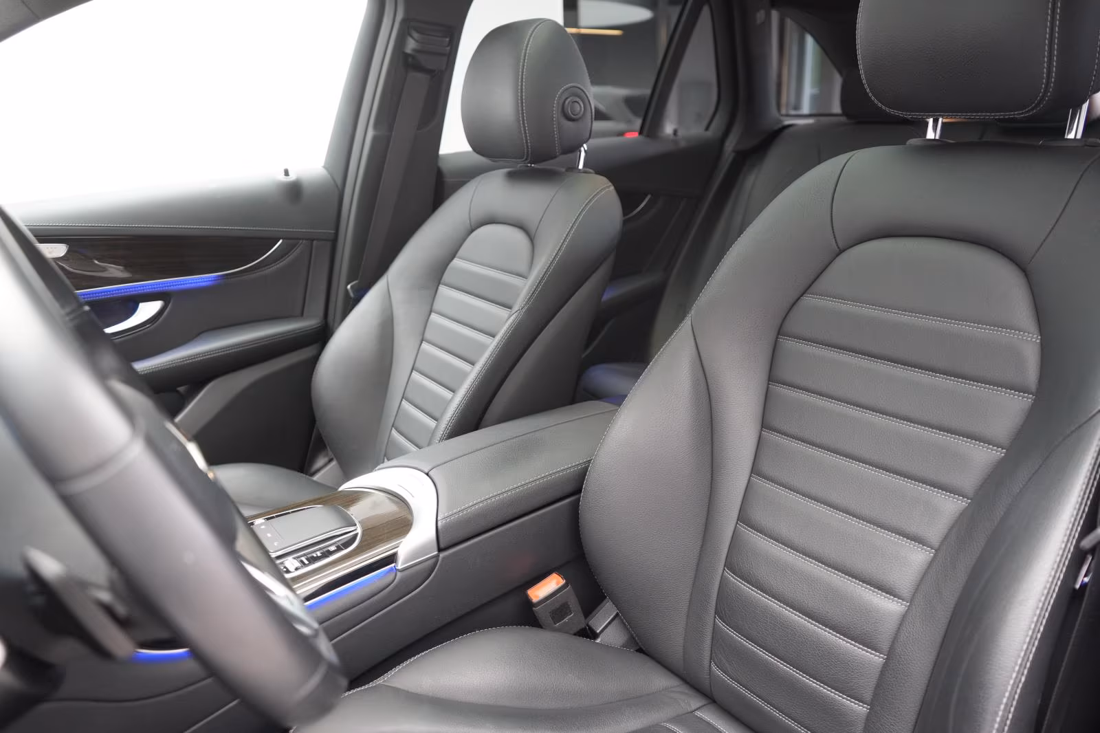 (B-396) Mercedes-Benz(Hybrid) GLC 300 e 4Matic 9G-Tronic Pano/Leder/360 Kamera - Image 7