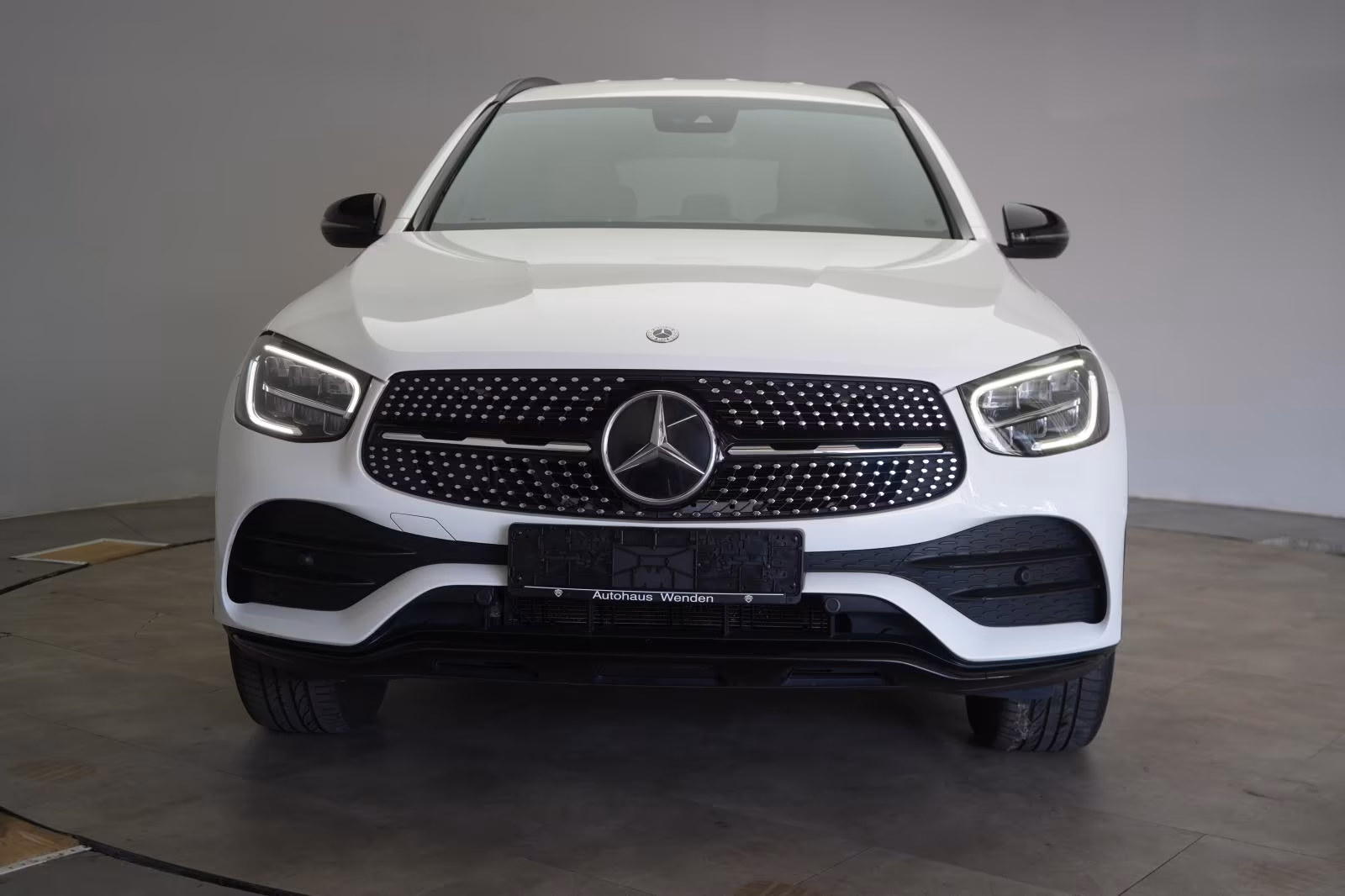 (B-208) Mercedes-Benz(Hybrid) GLC 300 e 4Matic 9G-Tronic AMG Leder/Temp/Kam - Image 2