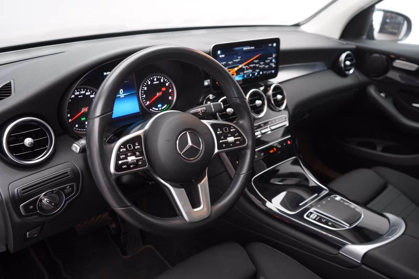 (B-376) Mercedes-Benz(Hybrid) GLC 300 e 4Matic 9G-Tronic Temp/Kamera/AHK/ - Image 8