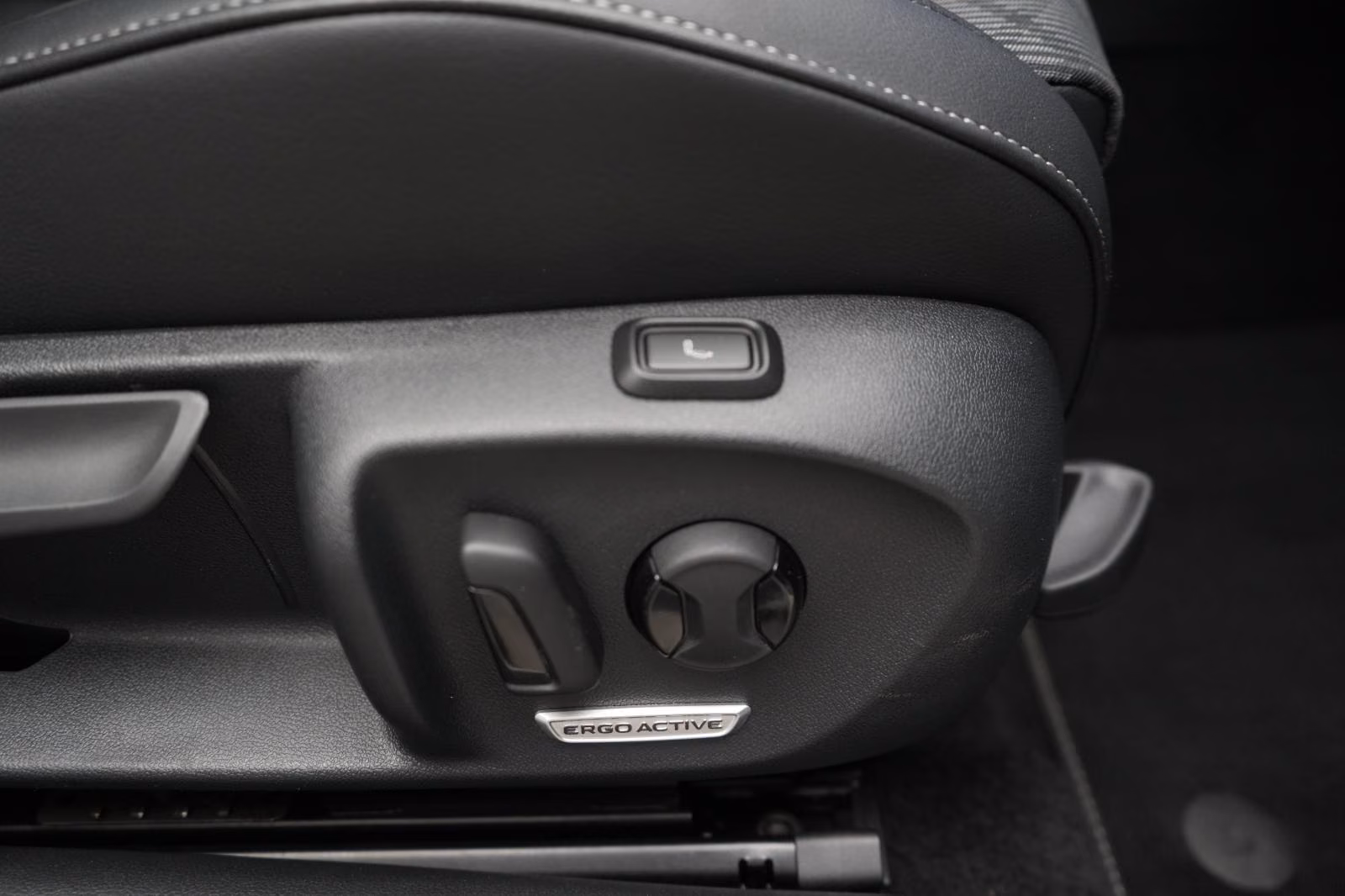 (B-479) Volkswagen(Hybrid) Passat 1.5 e-Hybrid DSG R-Line ACC/Kamera/Pano/L - Image 18