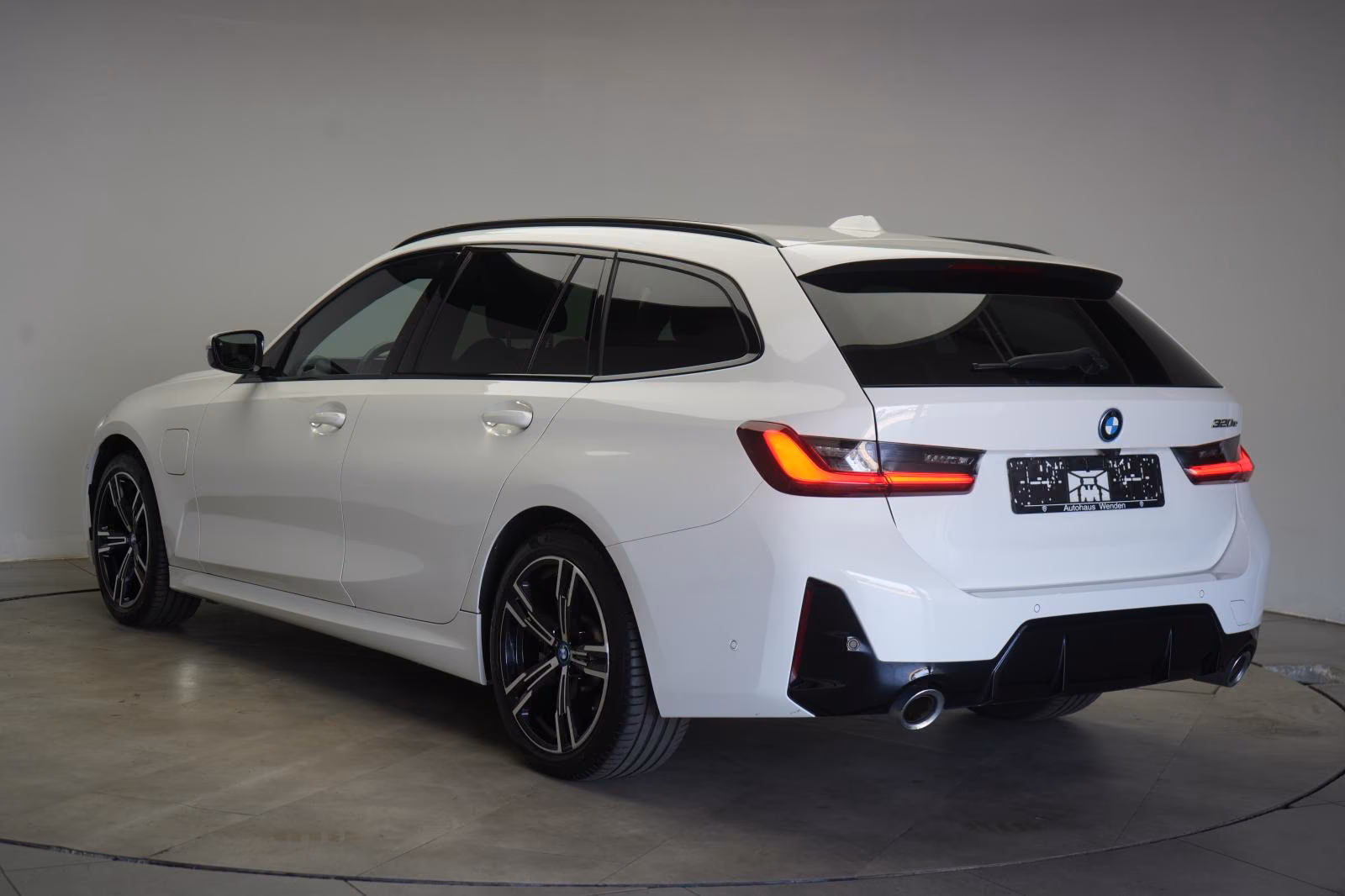 (B-320) BMW(Hybrid) 320 e Touring M Sport ACC/Kamera/H&K/Wide/Lane/S - Image 4