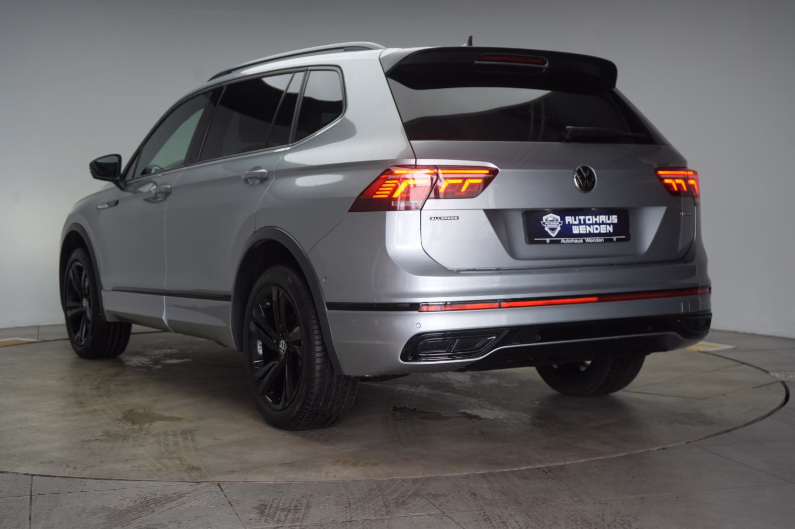 (B-160) Volkswagen Tiguan Allspace 2.0 TDI 4Motion R-Line Leder/ACC - Image 4