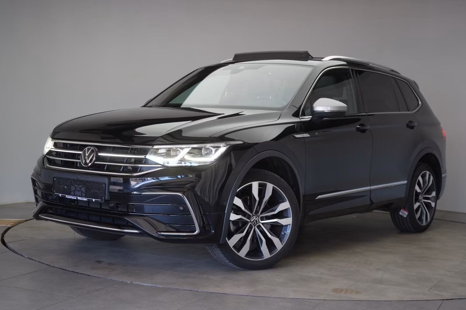 (B-108) Volkswagen Tiguan Allspace 2.0 TSI 4Motion DSG R-Line ACC/K - Image 3