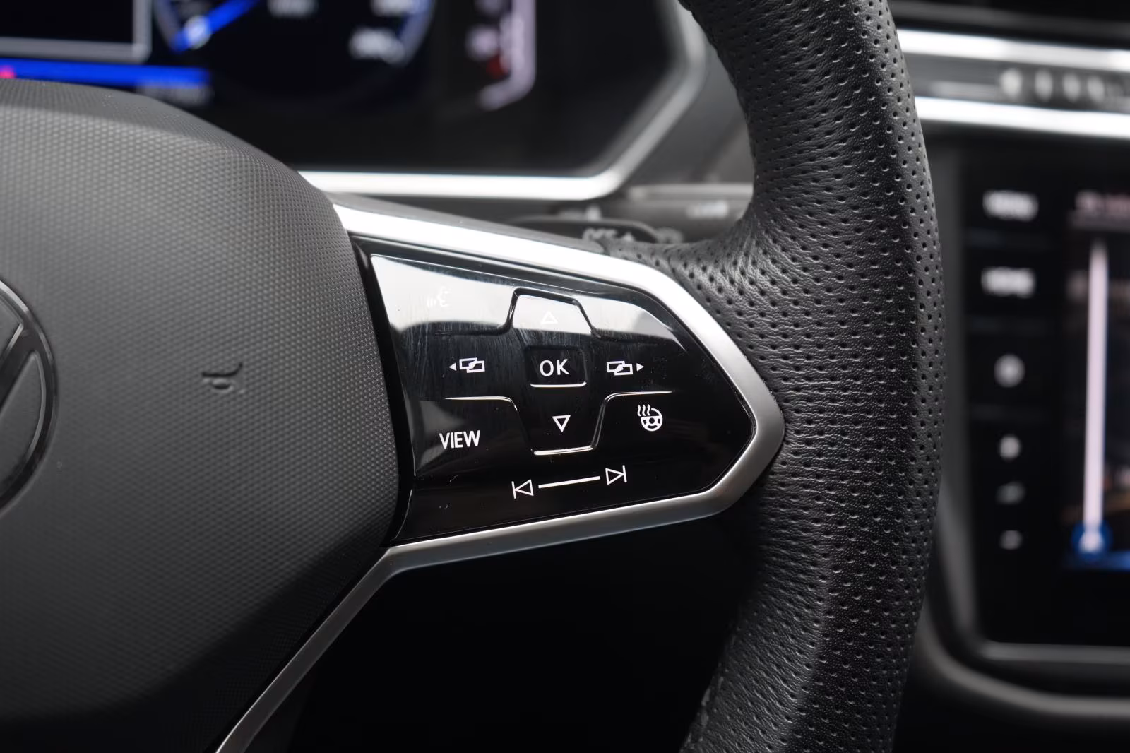 (B-537) Volkswagen Tiguan Allspace 2.0 TSI 4Motion DSG R-Line ACC/K - Image 17