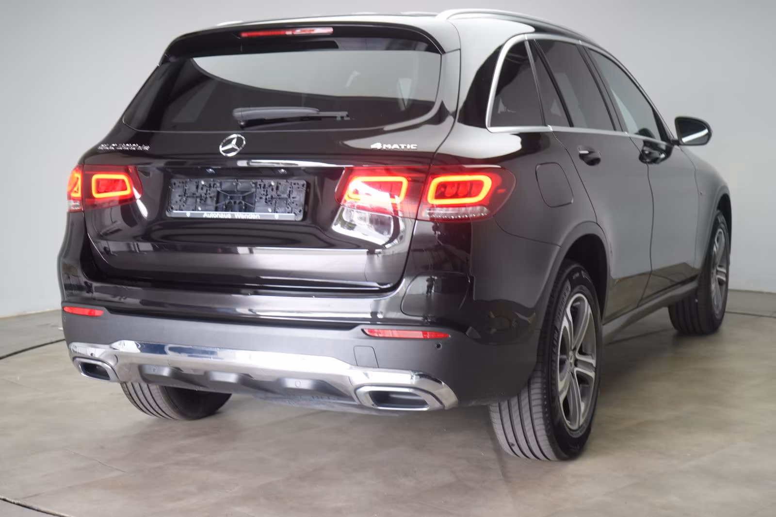 (B-084) Mercedes-Benz(Hybrid) GLC 300 de 4Matic 9G-Tronic AMG Line CarPlay/ - Image 5