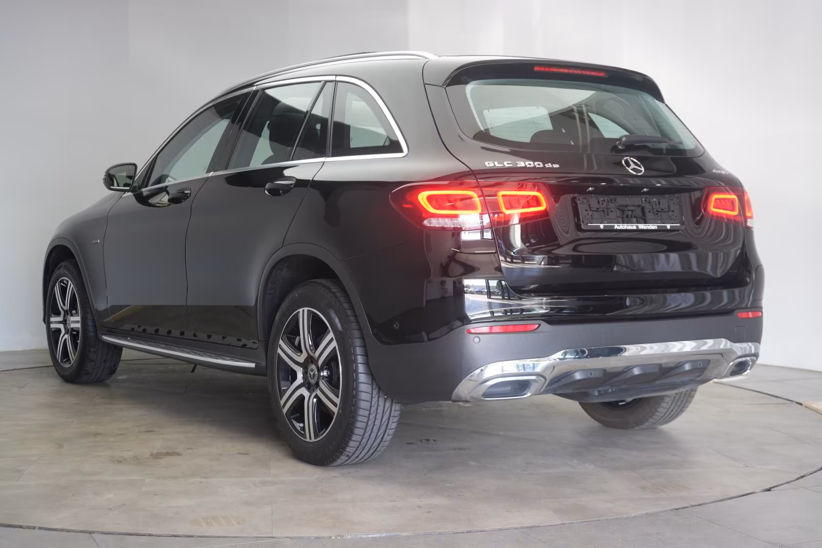 (B-482) Mercedes-Benz(Hybrid) GLC 300 de 4Matic 9G-Tronic Temp/Kamera/HUD - Image 4