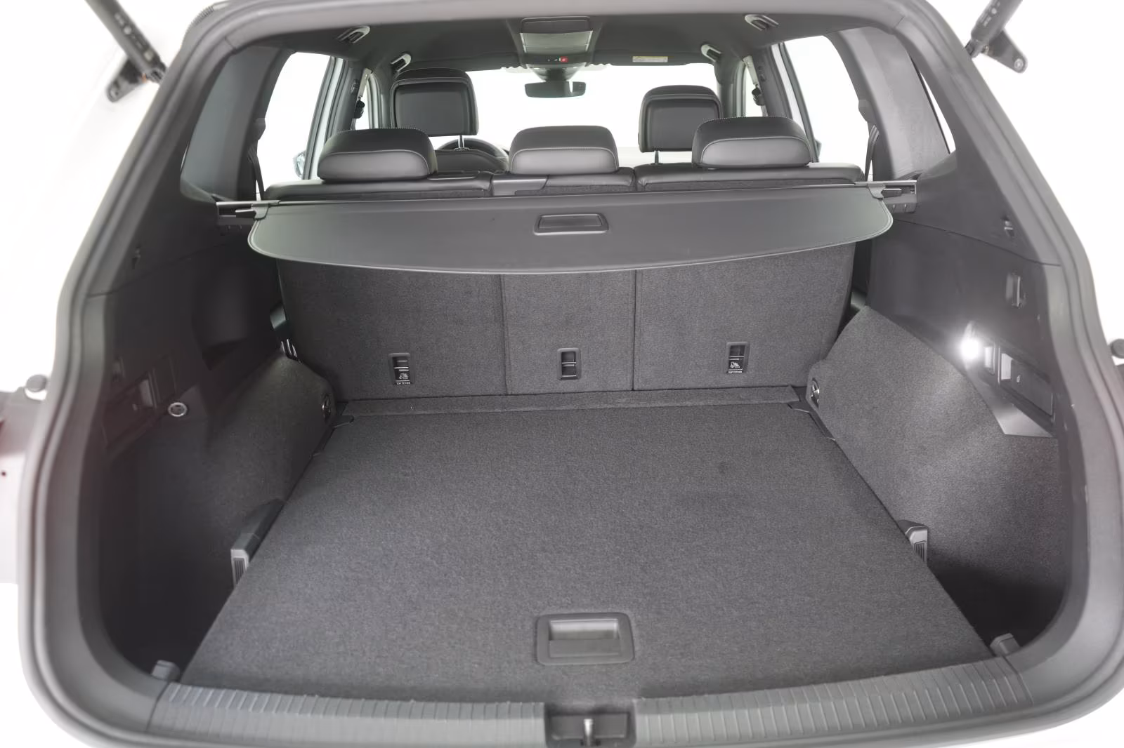 (B-427) Volkswagen Tiguan Allspace 2.0 TDI SCR 4Motion DSG R-Line - Image 26