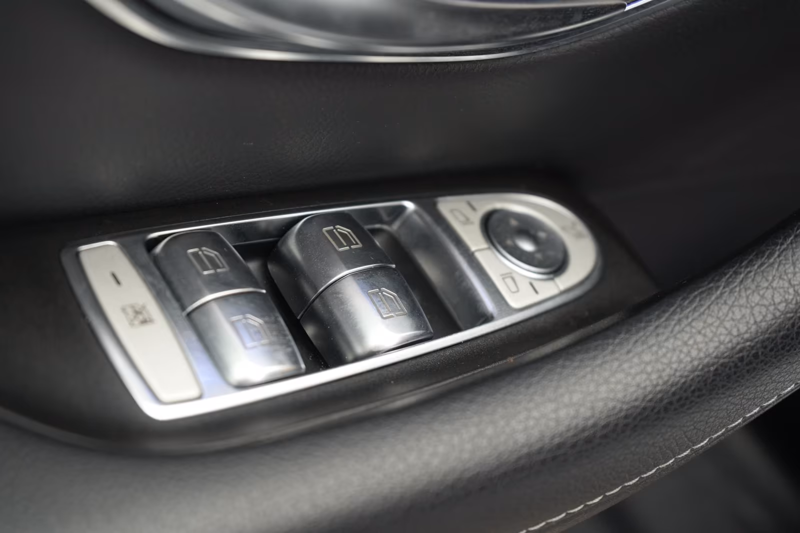 (B-141) Mercedes-Benz(Hybrid) E 300 de T 9G-Tronic AMG Distronic/Kamera/Pano - Image 14