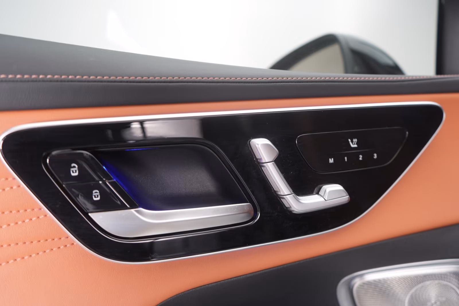 (B-232) Mercedes-Benz(Hybrid) GLC 300 e 4Matic 9G-Tronic AMG Leder/Distronic/ - Image 14