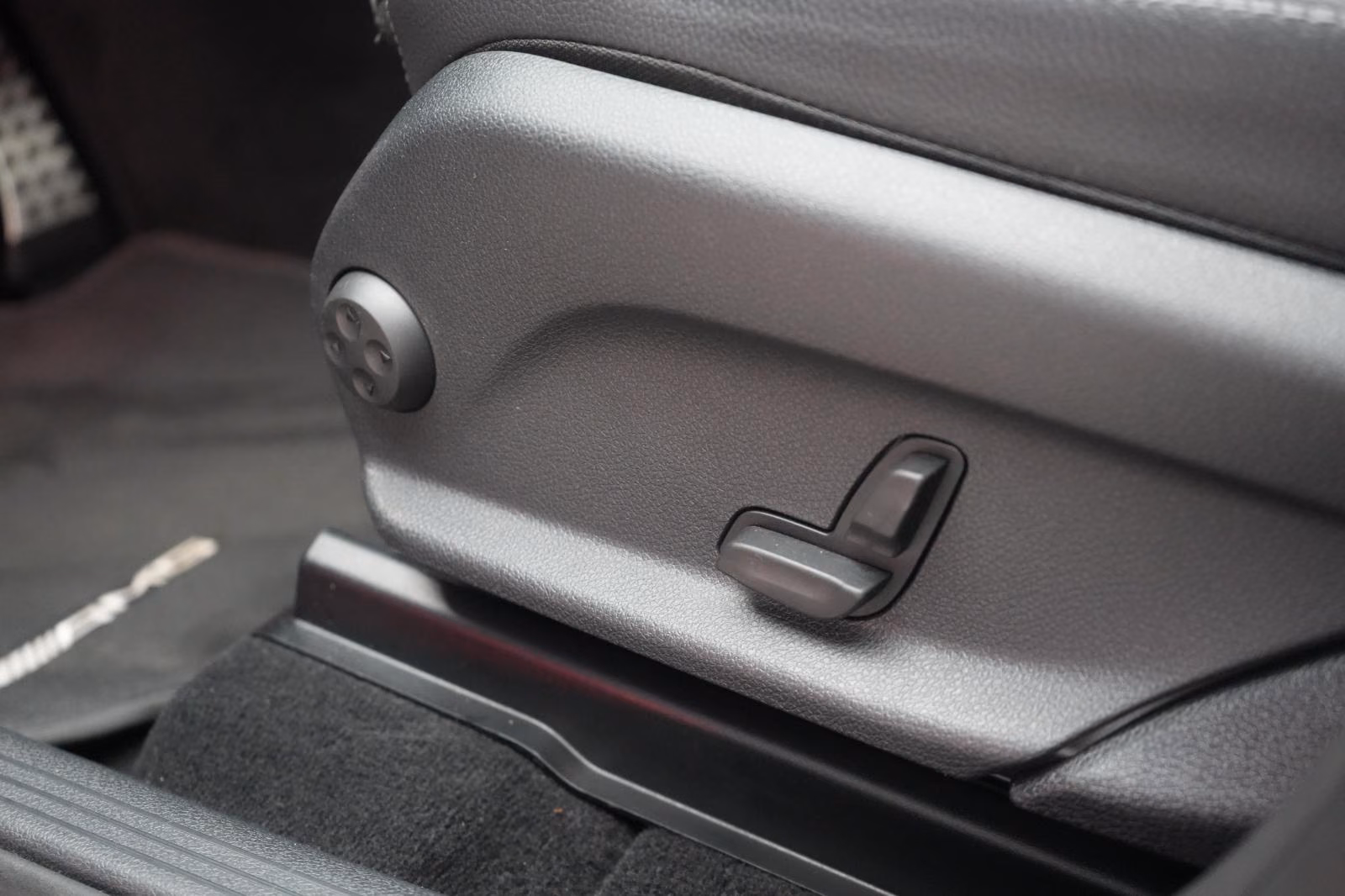 (B-352) Mercedes-Benz(Hybrid) GLC 300 de 4Matic 9G-Tronic Standhzg/Kamera/ - Image 16
