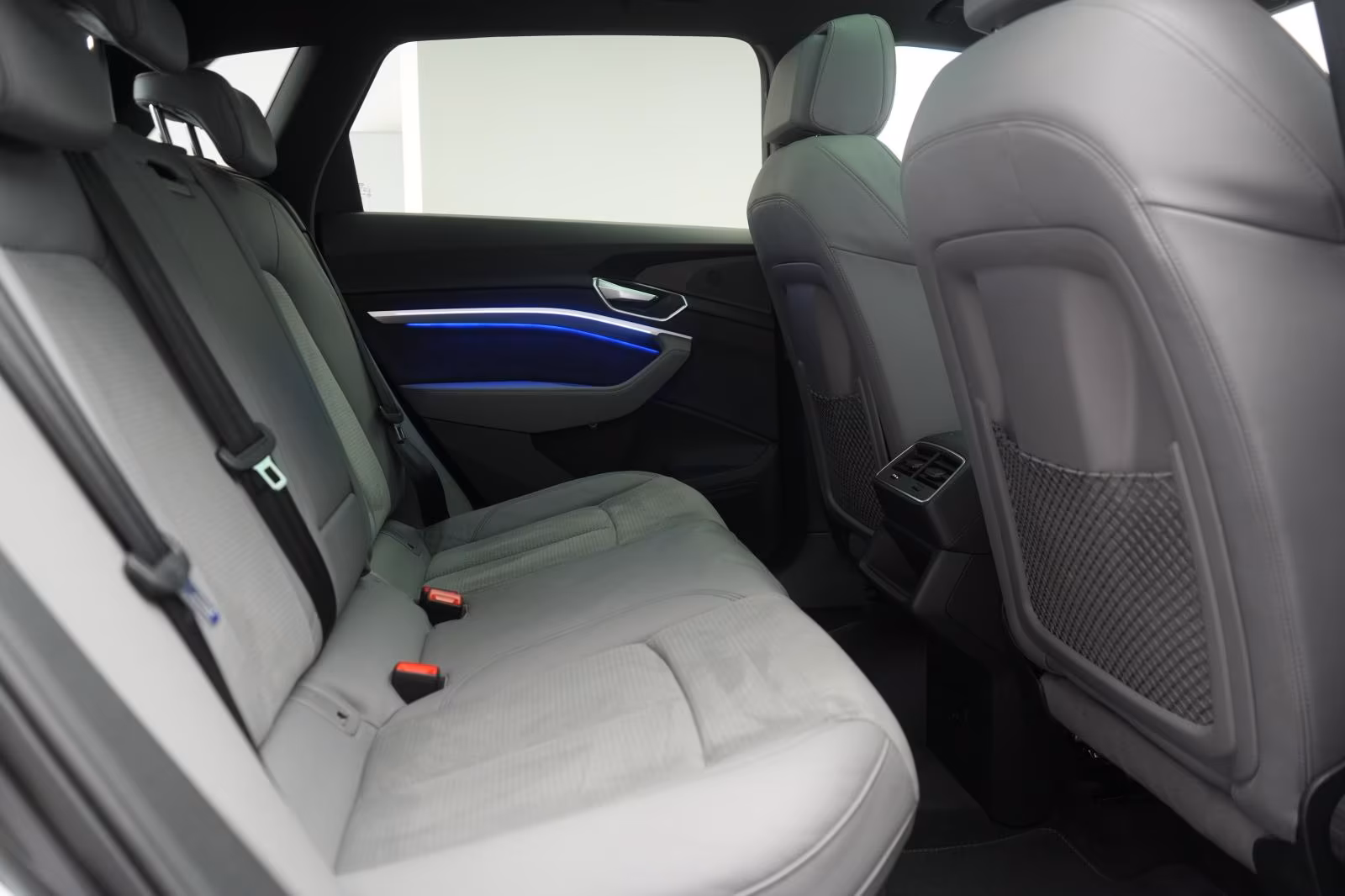 (B-587) Audi e-tron 55 quattro S line Matrix/Kamera/Pano/Virt - Image 11