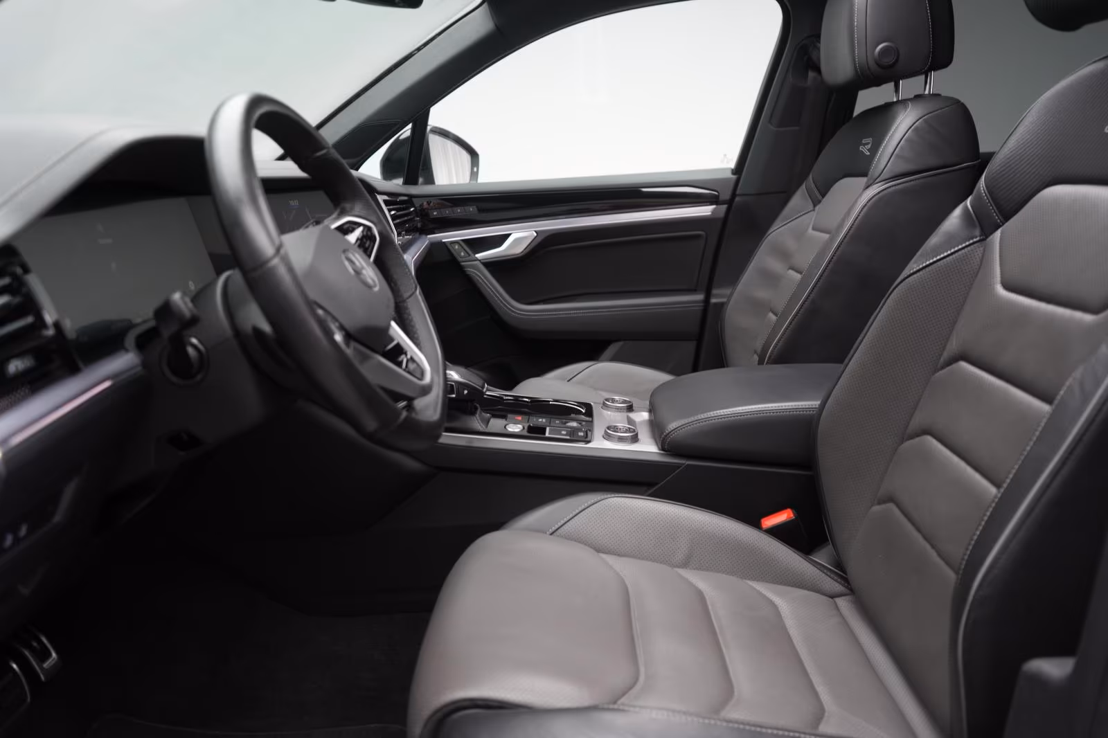 (B-440) Volkswagen Touareg 3.0 V6 TDI 4Motion R line Leder/ACC/Kamera - Image 6