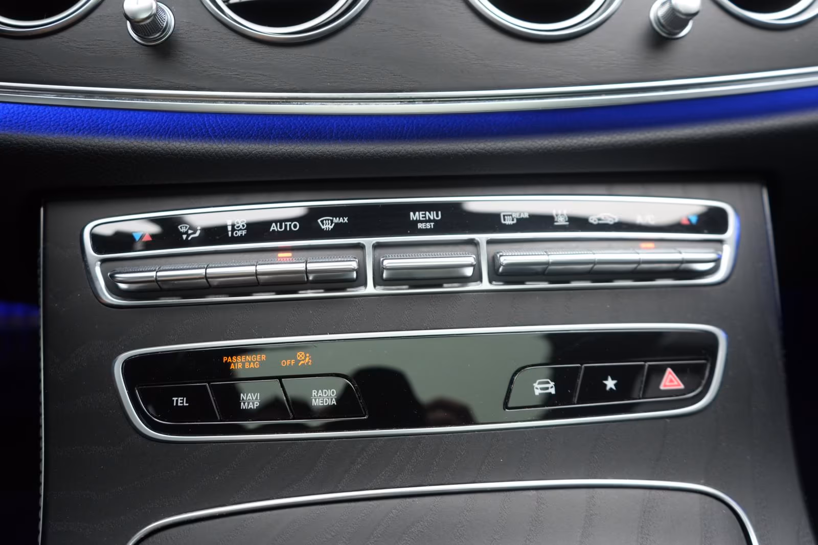 (B-575) Mercedes-Benz(Hybrid) E 300 de 4Matic 9G-Tronic AMG Distronic/Kamera/P - Image 19