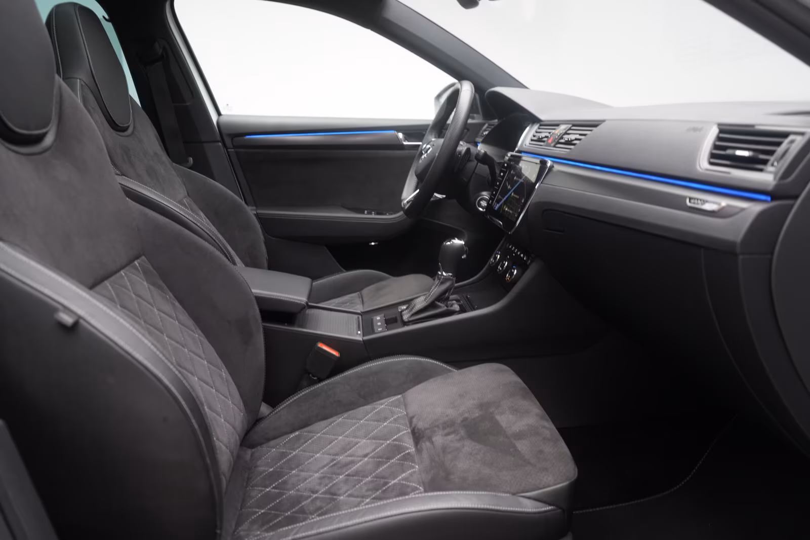 (B-357) Skoda Superb 2.0 TDI Sportline ACC/Kamera/Virtual/Pano - Image 9