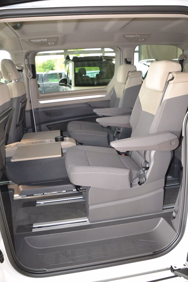 (LG-10) Volkswagen T7 Multivan 2,0TDI Life AHK vis-a-vis StHeizung - Image 8