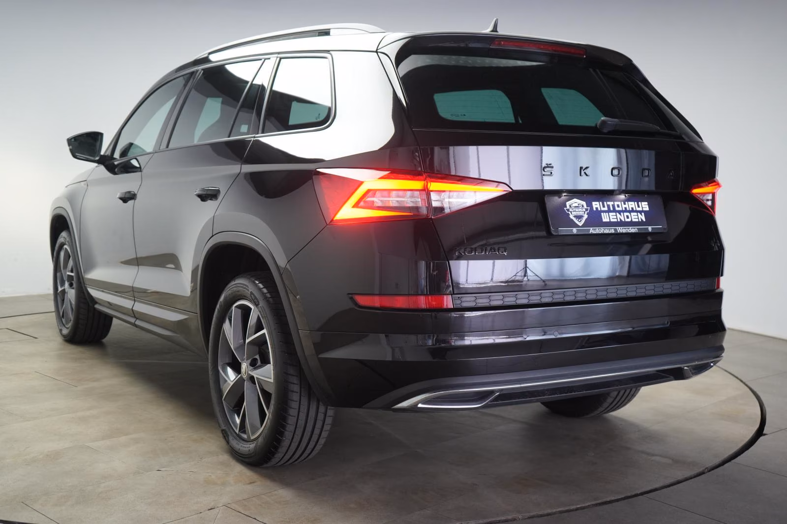 (B-634) Skoda Kodiaq 2.0 TDI 4x4 DSG Sportline Temp/Kamera/AHK - Image 4