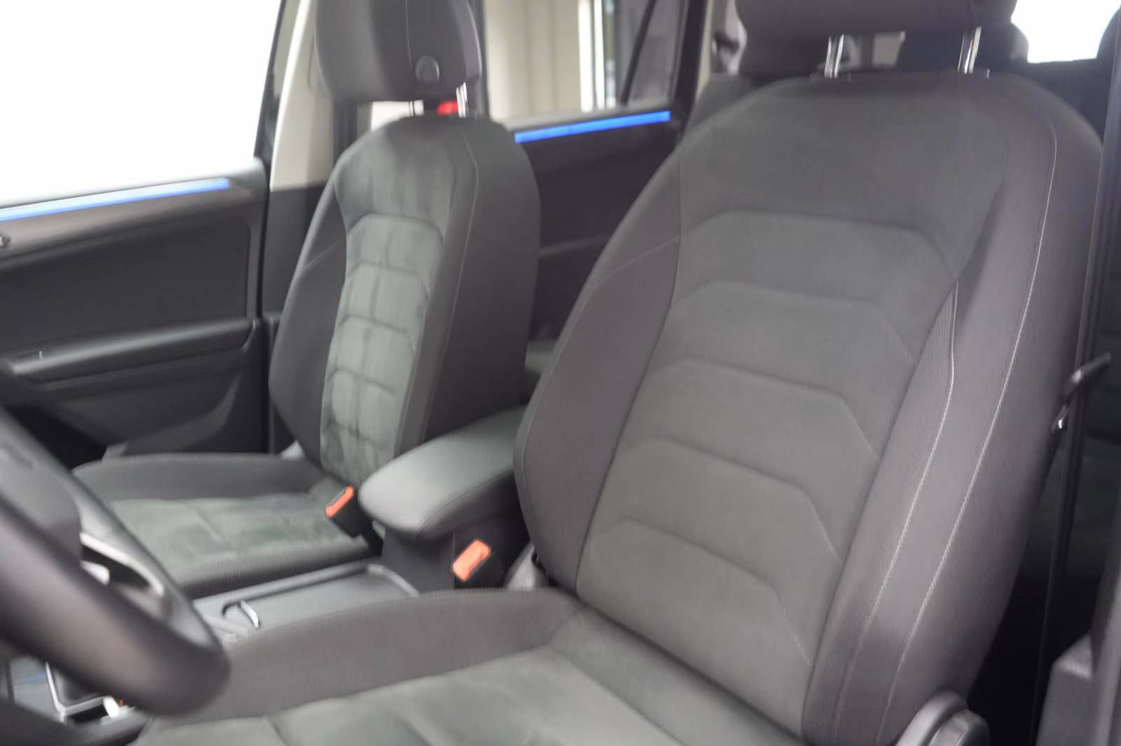(B-288) Volkswagen Tiguan Allspace 2.0 TDI 4Motion Elegance STHZ/Pa - Image 7